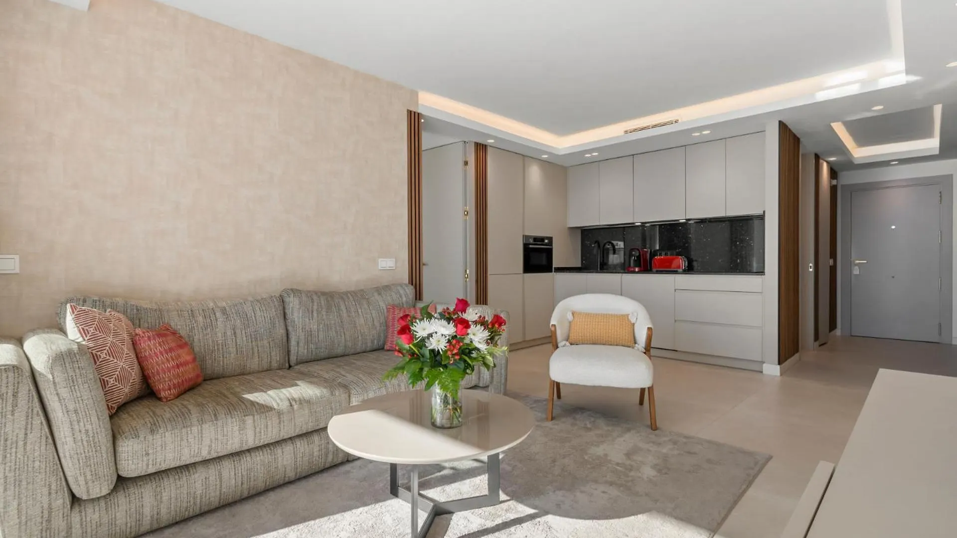 Beach Front Apartment With Pool Marbella