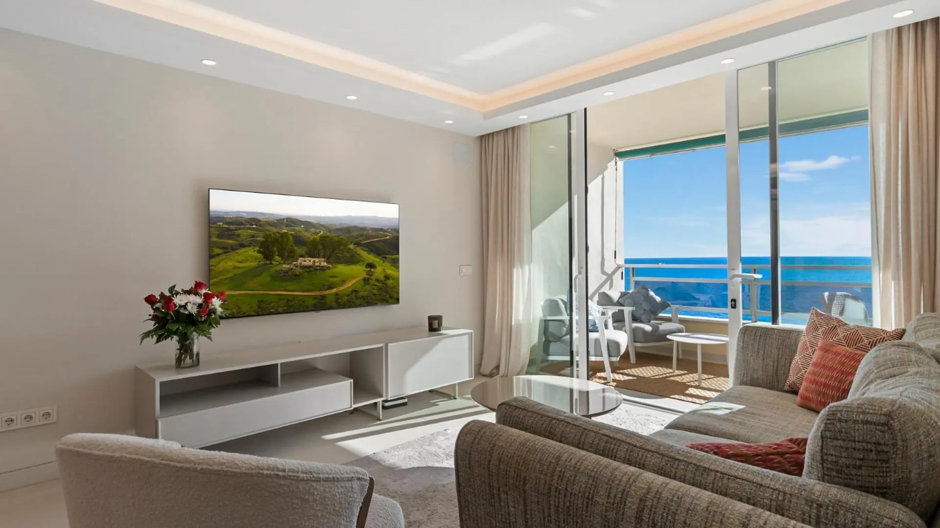 Beach Front Apartment With Pool Marbella