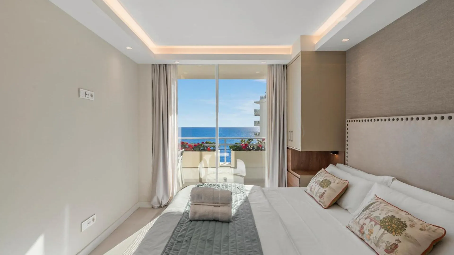 Beach Front Apartment With Pool Marbella Spain