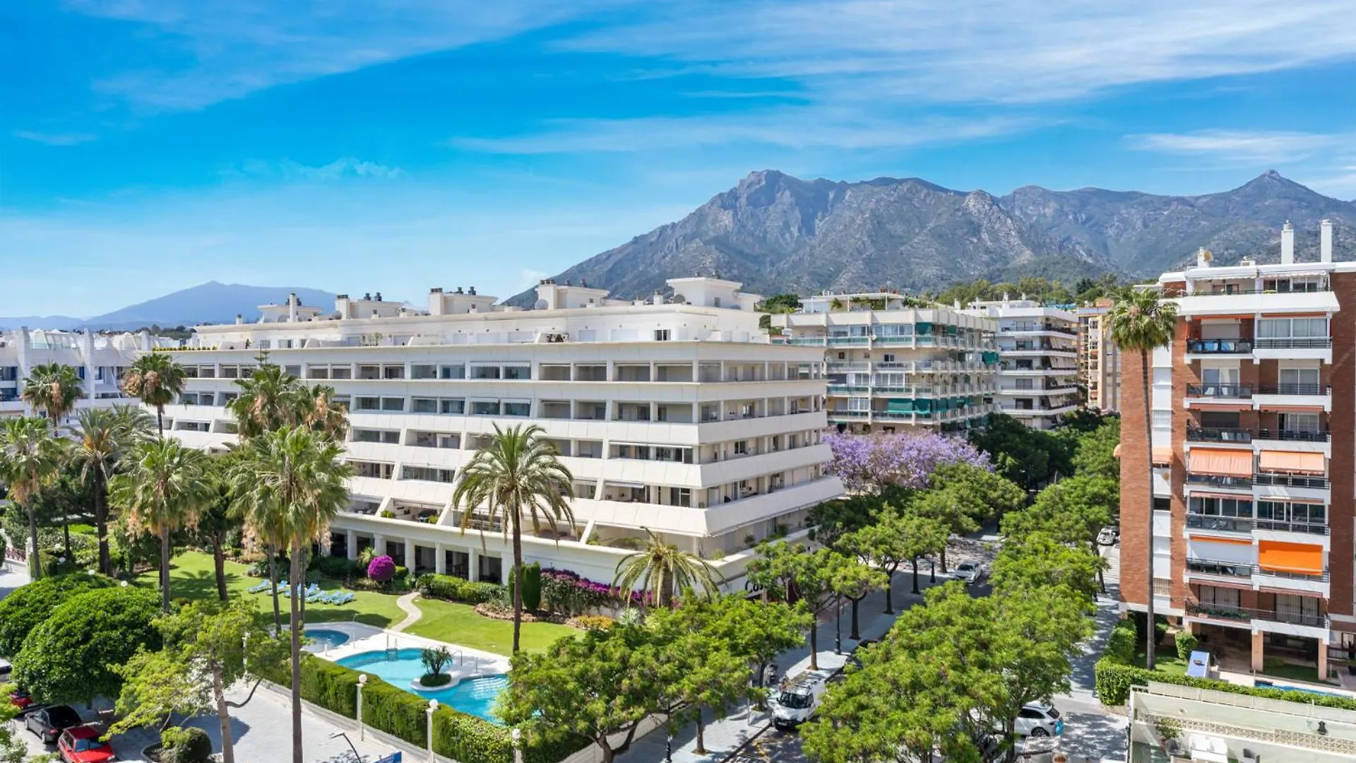 Beach Front Apartment With Pool Marbella